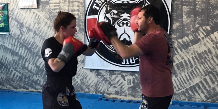 Lageana Glória Nathalia luta neste sábado pelo MMA