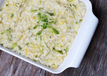 RISOTO DE ALHO-PORÓ COM PARMESÃO