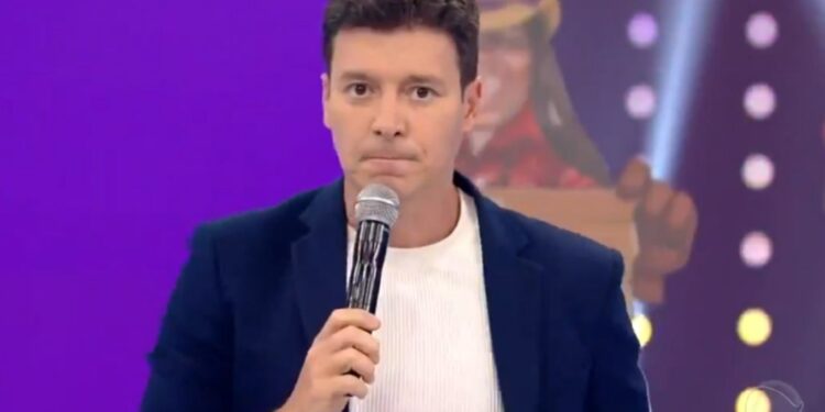 Faro invade a A Fazenda 13 e mostra aos peões as placas entregues por Liziane Gutierrez