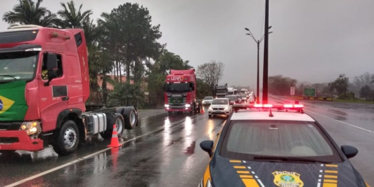 Doze rodovias de SC estão totalmente bloqueadas