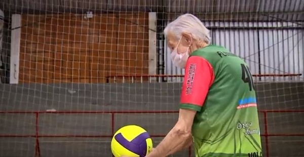 Idoso de 96 anos que pratica vôlei, diz que ‘esporte é vida’