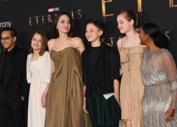 Angelina Jolie faz rara aparição com os filhos na première de “Eternos”