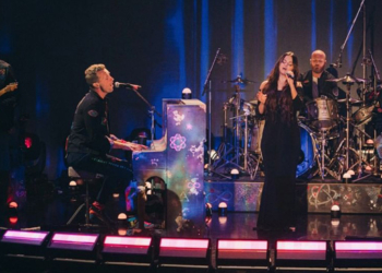 Coldplay e Selena Gomez cantaram juntos “Let Somebody Go”