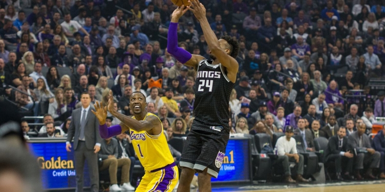 Kings vence e Lakers fecha pré-temporada sem vitórias