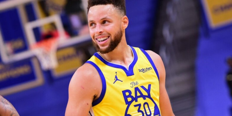 Stephen Curry vem se destacando cada vez mais