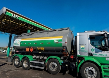 Greve dos Caminhoneiros que transportam combustível param em 6 Estados nesta quinta-feira