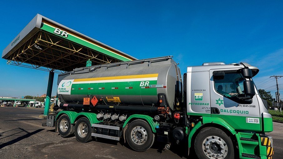 Greve dos Caminhoneiros que transportam combustível param em 6 Estados nesta quinta-feira