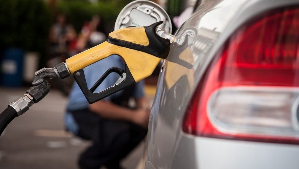 Gasolina a R$ 7 o litro: por que o preço dos combustíveis está subindo – e quem são os ‘culpados’ por isso?