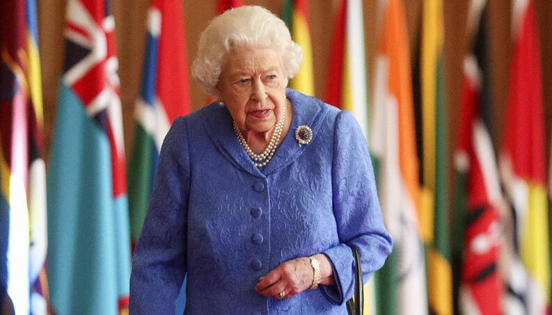 Rainha Elizabeth II passa a noite em hospital, saiba sobre o estado de saúde da rainha