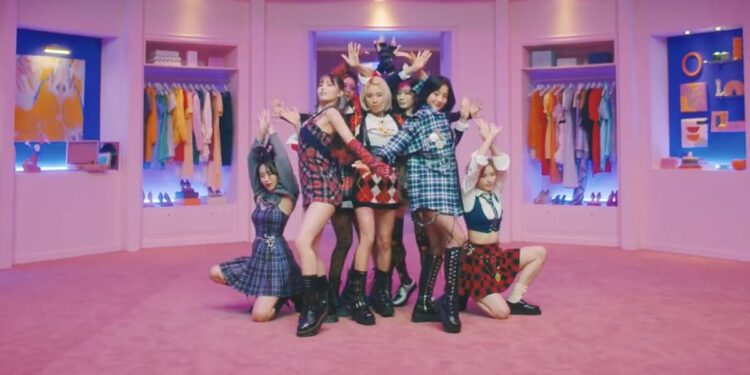 TWICE lança primeiro single em inglês, ‘The Feels’; ASSISTA AO MV!