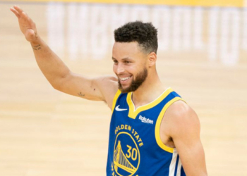 Curry conquista marca inédita de 3 mil cestas de três pontos na NBA