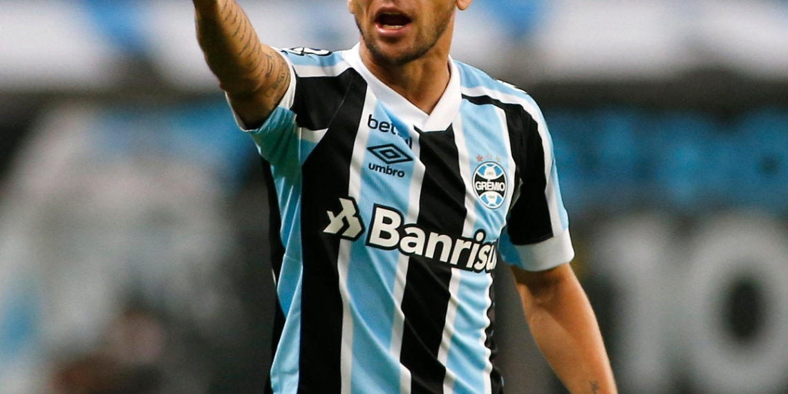 Time São Paulo avança nas negociações e fica mais perto de anunciar Rafinha, exjogador do Grêmio