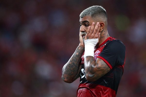 Jogador Gabigol do Flamengo surpreende ao postar foto no Ninho seis dias antes de apresentação e manda mensagem