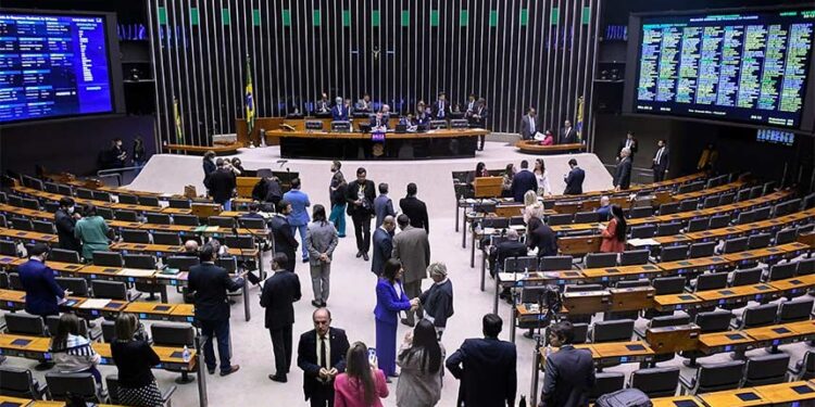 Estados contra teto do ICMS sobre combustíveis – Câmara pede que STF rejeite ação!