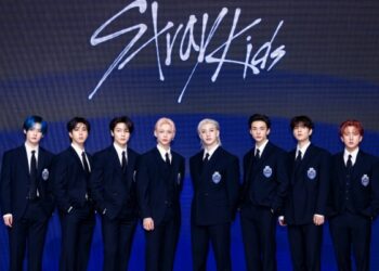 Stray Kids lidera a Billboard 200 pela 7ª semana consecutiva → classifica-se em 16 categorias, um “recorde glorioso”