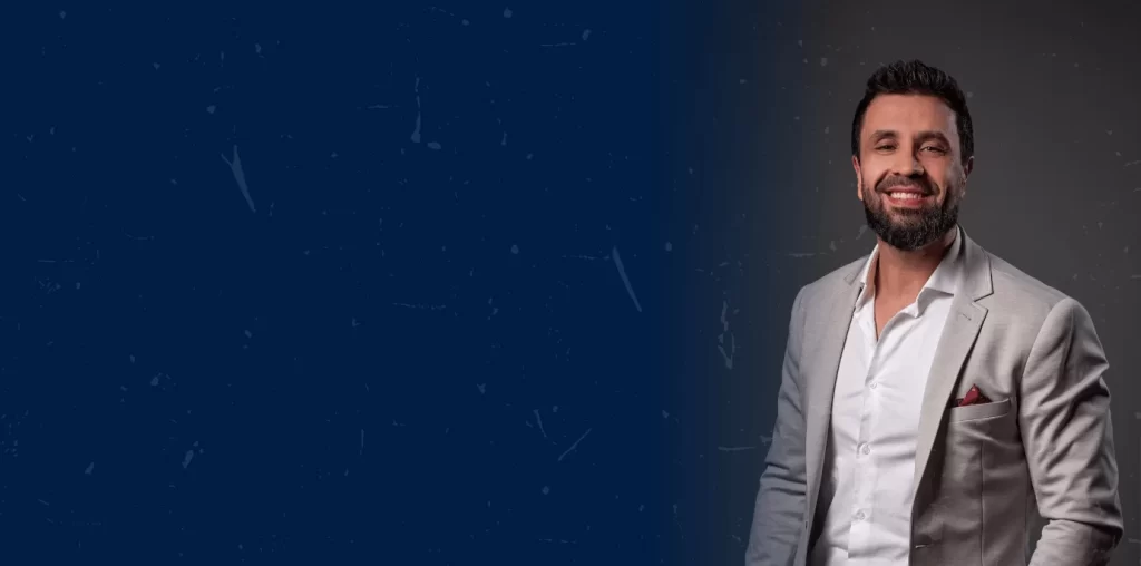 Contador, CRC SC-028147/O-3, formado pela Univali, em 2003 e como Técnico contabil pela Academia de Comércio de Santa Catarina, em 1999. Atua na área contábil desde 1997 e como empresário contábil desde 2010.