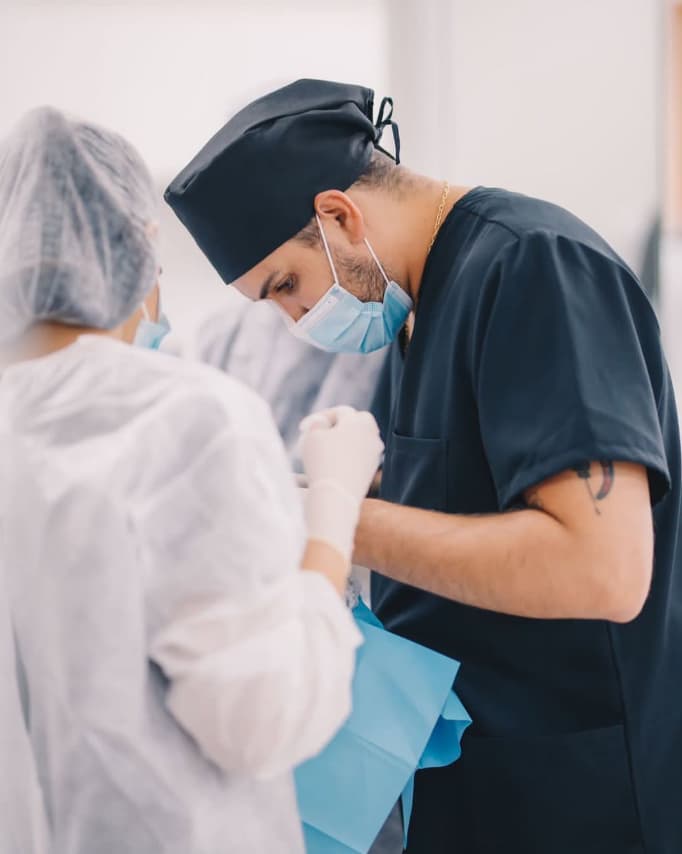 Dr. Rodrigo Bra, Cirurgia estética Buco-Maxilo-Facial