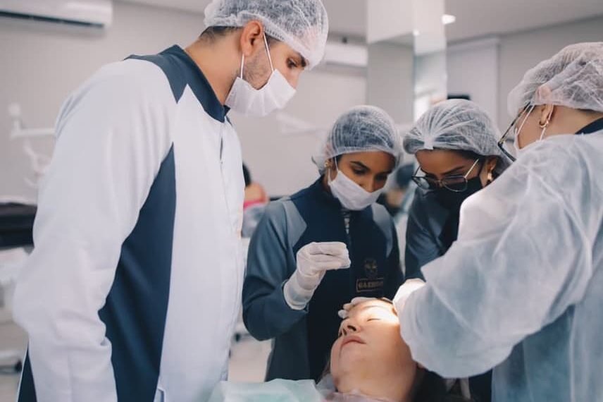 Descubra Como o Dr. Rodrigo Bra Pode Transformar Seu Sorriso e Sua Autoestima