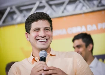 João Campos dispara em pesquisa para Governo de Pernambuco 2026, superando Raquel Lyra por mais de 20 pontos