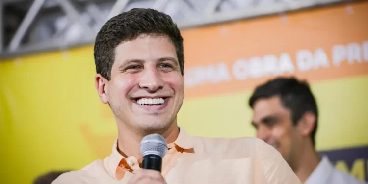 João Campos dispara em pesquisa para Governo de Pernambuco 2026, superando Raquel Lyra por mais de 20 pontos
