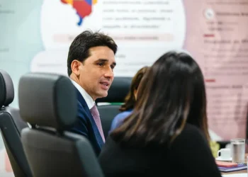 Crise nos Aeroportos do RJ: Ministro Anuncia Aumento de Passageiros no Santos Dumont e Gera Críticas de Prefeito e Entidades