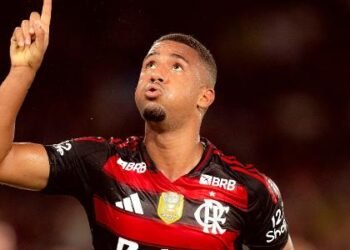 Flamengo Conquista o Brasileirão 2025 em Jogo Eletrizante Contra o Ceará, Com Golaço de Samuel Lino no Maracanã!