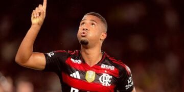 Flamengo Conquista o Brasileirão 2025 em Jogo Eletrizante Contra o Ceará, Com Golaço de Samuel Lino no Maracanã!