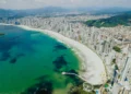 Santa Catarina Domina Mercado Imobiliário de Luxo: Balneário Camboriú Lidera Valorização do Metro Quadrado em 2025