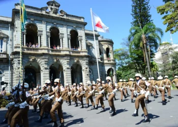 Corrida pelo Governo de MG 2026: Simões (PSD) mira PL, Kalil (PDT) articula com Lula e Cleitinho (Republicanos) lidera pesquisas