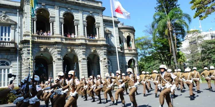 Corrida pelo Governo de MG 2026: Simões (PSD) mira PL, Kalil (PDT) articula com Lula e Cleitinho (Republicanos) lidera pesquisas
