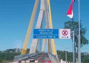 Caminhoneiros Sofrem Esperas de Até 24 Horas na Nova Ponte Brasil-Paraguai Devido a Problemas Operacionais e Estruturais