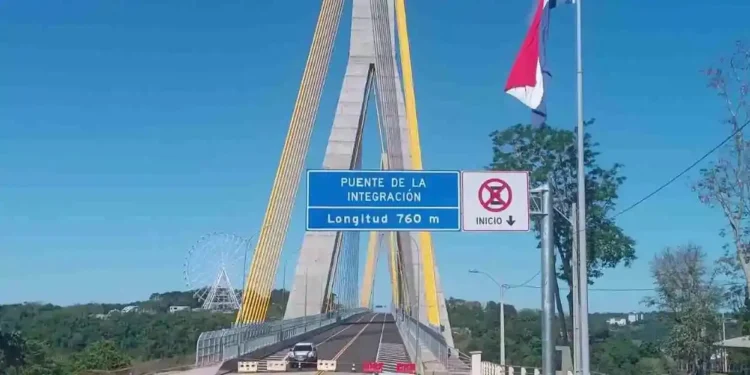 Caminhoneiros Sofrem Esperas de Até 24 Horas na Nova Ponte Brasil-Paraguai Devido a Problemas Operacionais e Estruturais