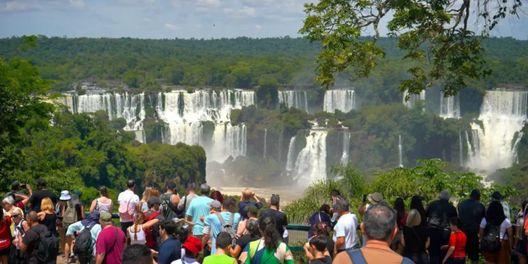 Cataratas do Iguaçu em 2025: Recorde Histórico de 3,5 Milhões de Visitantes Consolida Destino Global e Revela Projetos Futuros