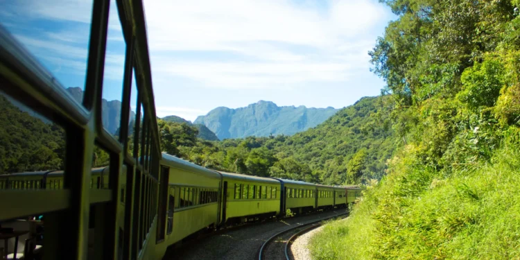 Litoral do Paraná: De Refúgio de Verão a Destino Premium Reconhecido Mundialmente
