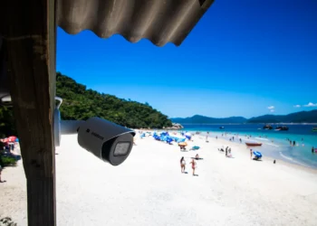 Videomonitoramento Revolucionário Reduz Superlotação na Ilha do Campeche, o Caribe Catarinense, com Tecnologia Inovadora
