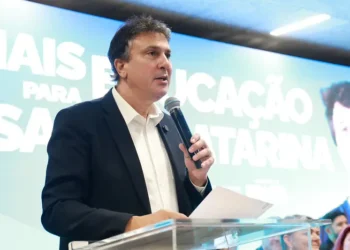 Camilo Santana Cogita Deixar o MEC para Impulsionar Elmano de Freitas no Ceará em 2026