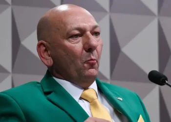 Luciano Hang processa Tuca Andrada por R$ 50 mil após suposto incentivo a vandalismo na Havan