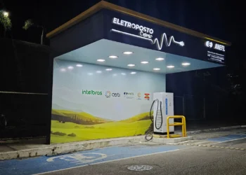 Santa Catarina reduz tarifas de recarga para carros elétricos em 10% e lança pagamento por QR Code