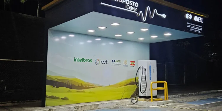 Santa Catarina reduz tarifas de recarga para carros elétricos em 10% e lança pagamento por QR Code