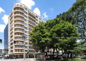 O Arranha-céu de Curitiba com Bunker Secreto da Segunda Guerra: Conheça o Edifício Marumby e Sua História Fascinante