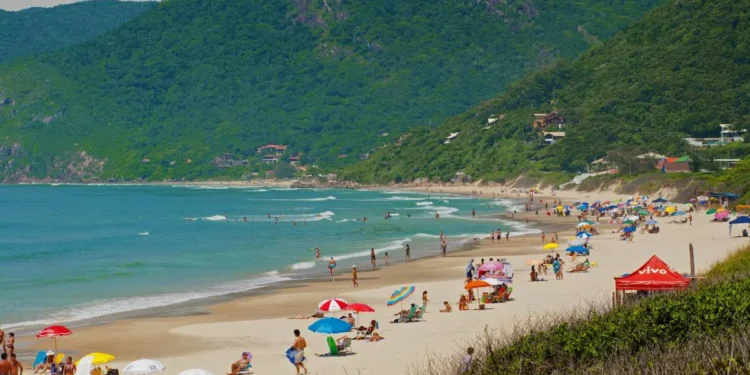 Menos Argentinos no Litoral Catarinense em 2026: Crise na Argentina e Fim do ‘Câmbio Amigo’ Explica Queda