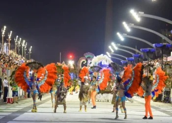 Carnaval de Encarnación 2024: Maior festa do Paraguai celebra 100 anos com 13 mil pessoas por noite e ingressos a partir de R$ 7