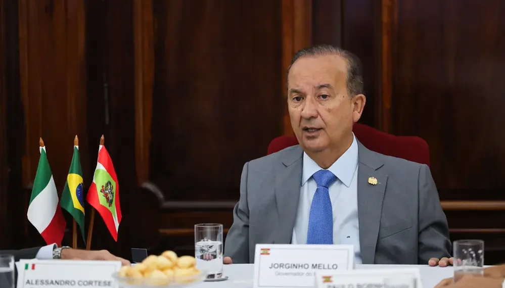 Jorginho Mello Sanciona Lei que Proíbe Banheiros Unissex em Escolas de SC com Multa de R$ 10 Mil para Descumprimento