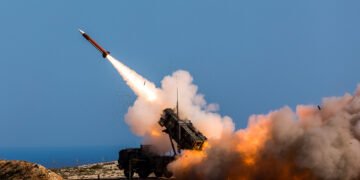 Alerta Máximo: Ataque do Irã aos EAU pode desestabilizar o Oriente Médio e afetar a economia global.