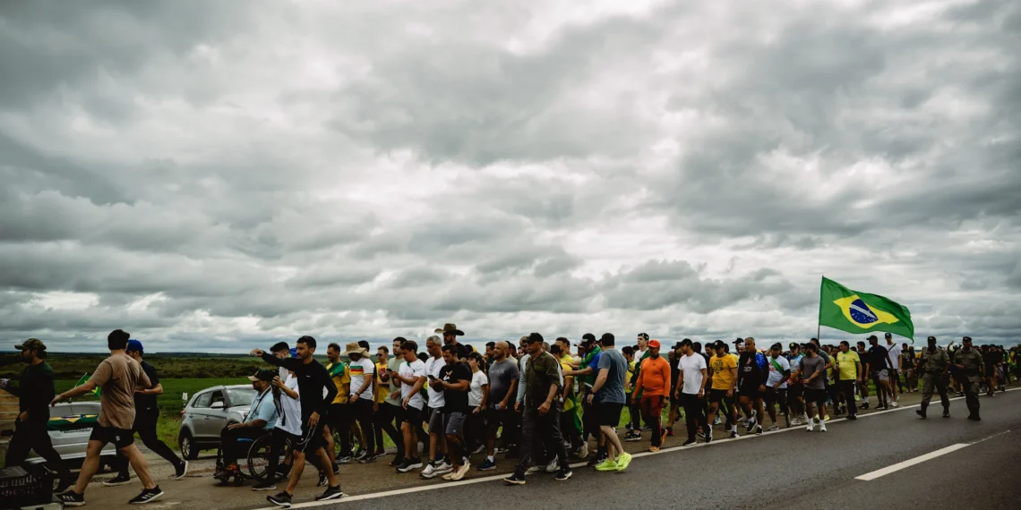Nova Onda Conservadora: Deputados e Políticos de Direita Iniciam Caminhada por 3 Estados do Sul Após Sucesso de Nikolas Ferreira