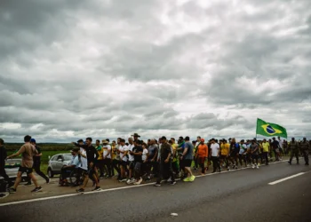 Nova Onda Conservadora: Deputados e Políticos de Direita Iniciam Caminhada por 3 Estados do Sul Após Sucesso de Nikolas Ferreira