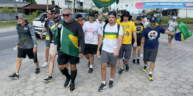Caminhada pela Anistia: Movimento Pró-Bolsonaro e Críticas ao Governo Lula Percorre o Sul do Brasil
