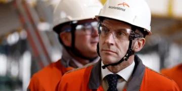 Macron Alerta: Governo Trump é “Antieuropeu” e Visa “Desmembramento” da UE com Ações Contra Big Techs