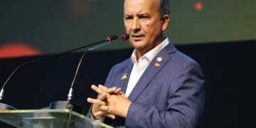 Jorginho Mello Garante: Caroline de Toni Fica no PL e Pode Ser Candidata ao Senado em SC