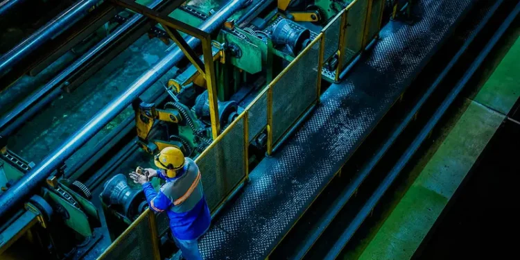 Indústria de Santa Catarina Dispara 3,2% em 2025, Superando a Média Nacional Cinco Vezes e Mostrando Força em Transformação e Metalurgia